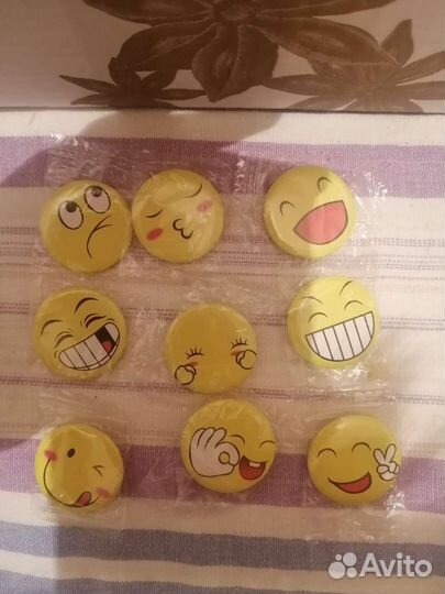 Значки эмодзи смайлы