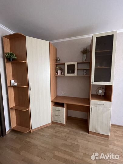 Стенка с письменным столом и шкафом