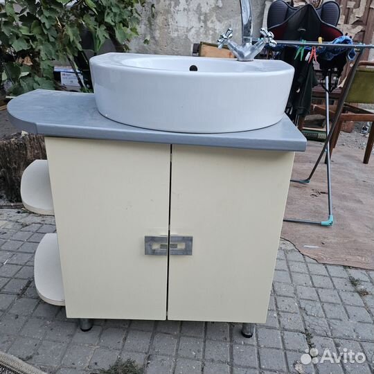 Тумба для ванной со смесителем