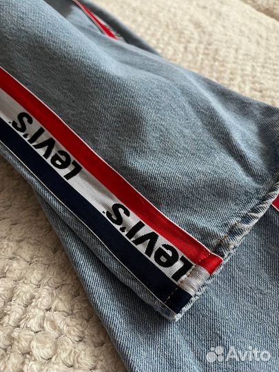 Джинсы levis с лампасами