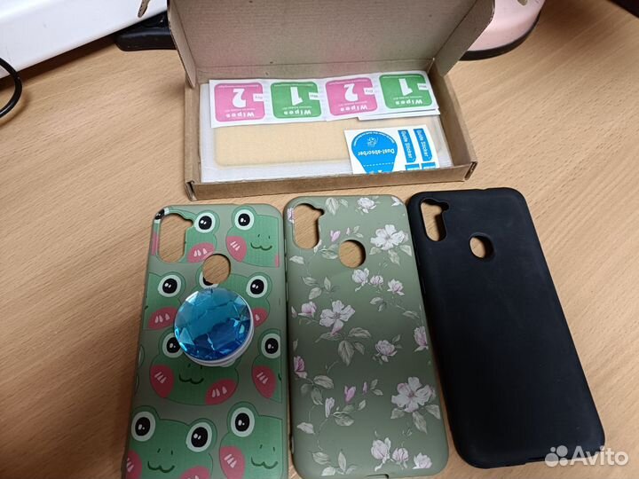 2 стекла и 3 чехла на телефон Samsung A11