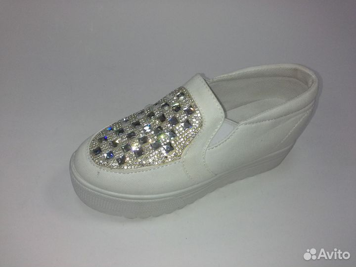 Новые Слипоны женские на платформе стразами цепью