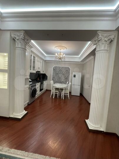 2-к. квартира, 80 м², 3/10 эт.