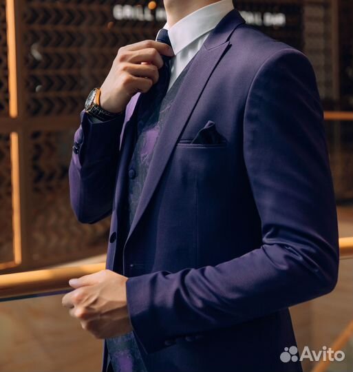 Мужской свадебный костюм тройка фиолетовый adimo