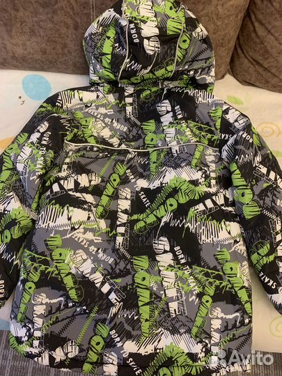 Продам детскую демисезонную (утепленную) куртку
