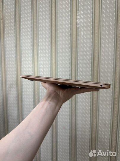 Macbook Air 2020 8/256 (Отличный, Чек)
