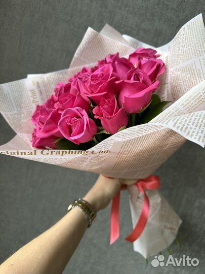Букет из 19 одноголовых роз 60 см в упаковке