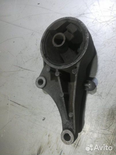 Опора двигателя Opel Astra H 2004-2014