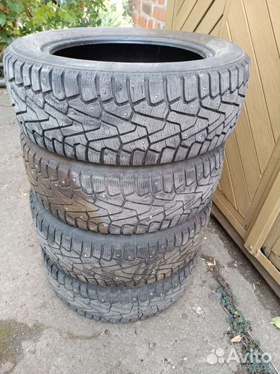 Pirelli Ice Zero 215/55 R17