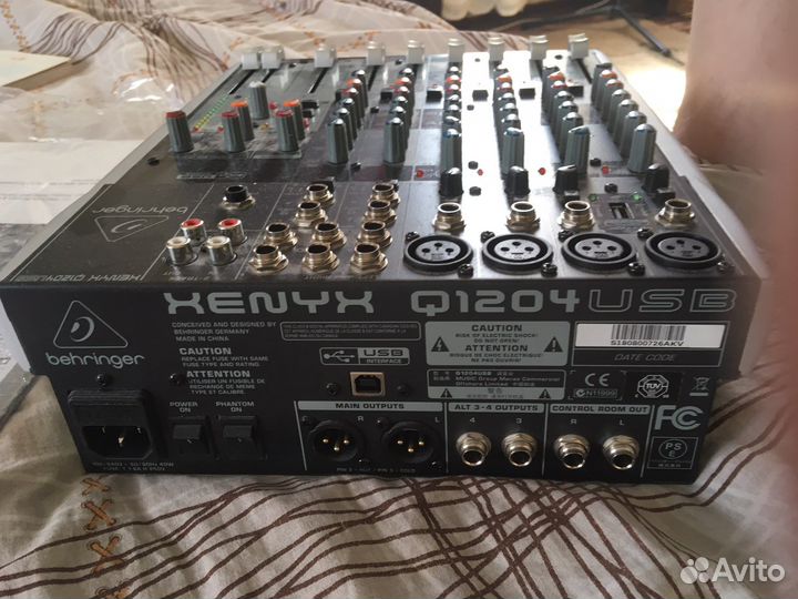 Микшерный пульт behringer Q1204usb