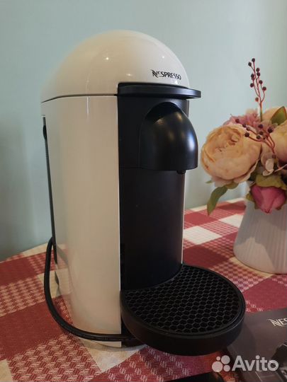 Кофемашина Nespresso vertuo Plus
