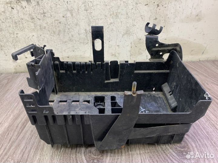 Полка аккумулятора Opel Astra J