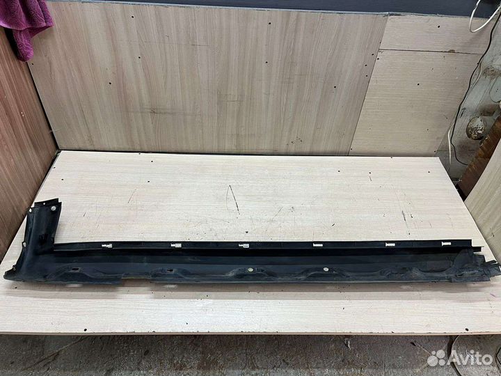 Накладка правого порога volvo xc70