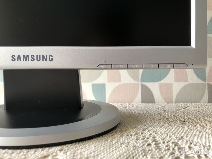 Монитор Samsung Syncmaster 913n