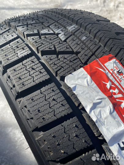Bridgestone Blizzak VRX 245/45 R19 98S