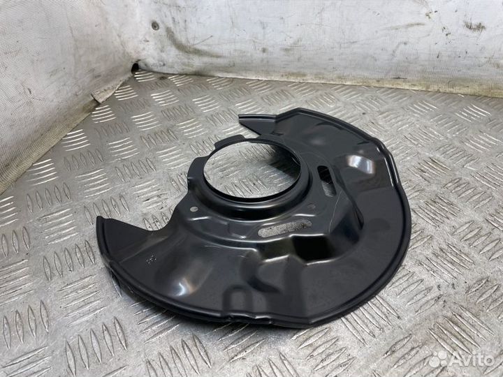 Щит опорный передний правый Toyota Corolla E12