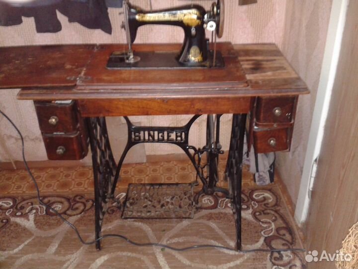 Швейная машинка Зингер