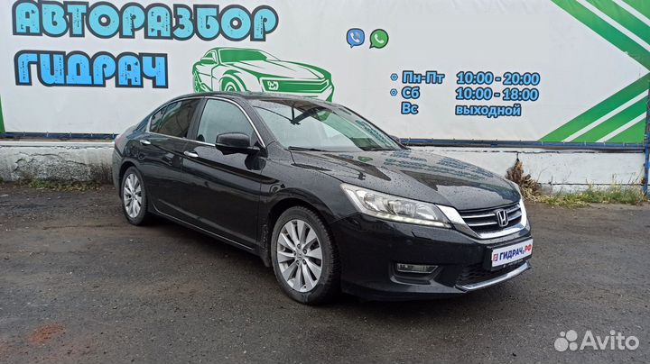 Ручка внутренняя потолочная Honda Accord 83240snaa01YD