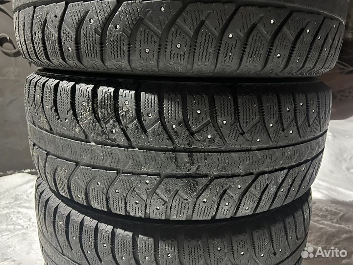 Bridgestone Ice Cruiser 7000 215/60 R17