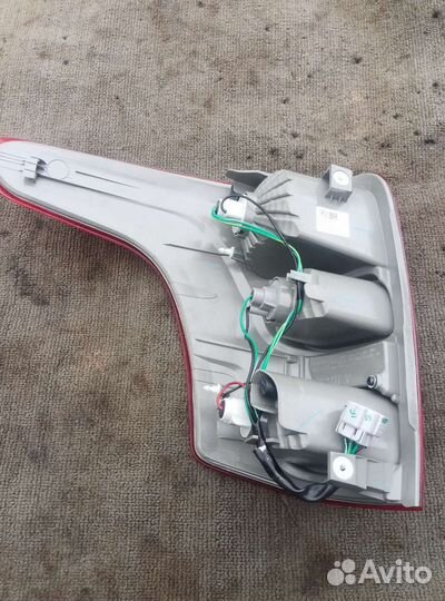 Фонарь задний правый Mitsubichi L 200