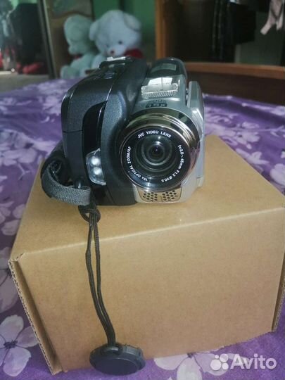Цифровая видеокамера jvc
