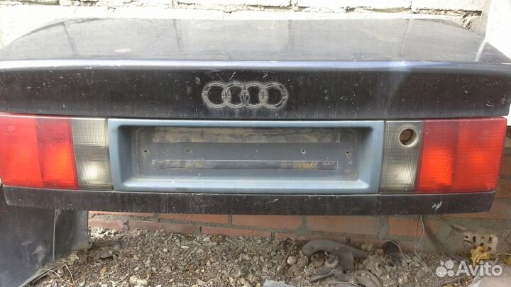 Крышка багажника на ауди 100 в сборе