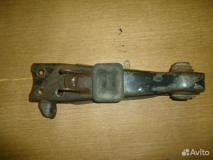 Рычаг нижний правый Hyundai Starex