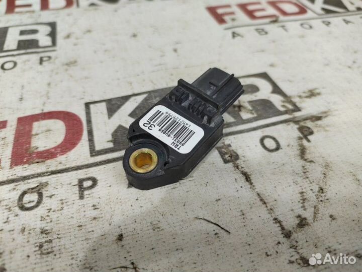 Датчик удара AirBag задний правый Toyota Corolla