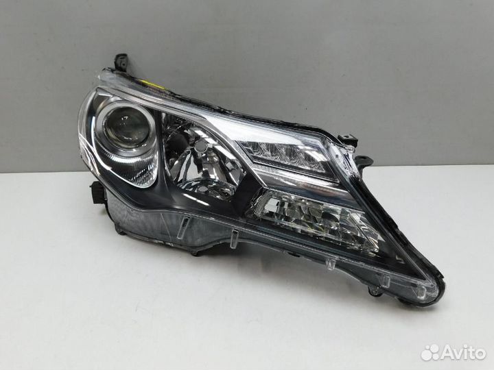 Фара правая Toyota RAV4