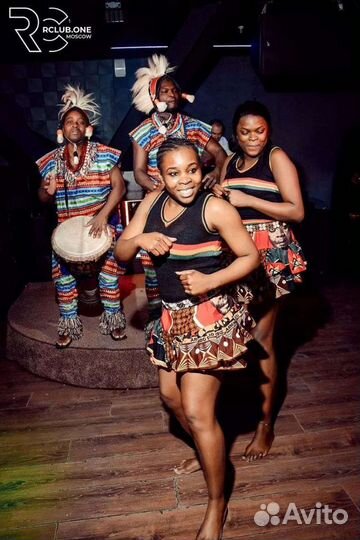 Африканское барабанное шоу,Афротанцы