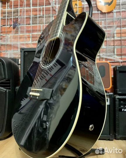 Электроакустическая гитара с чехлом