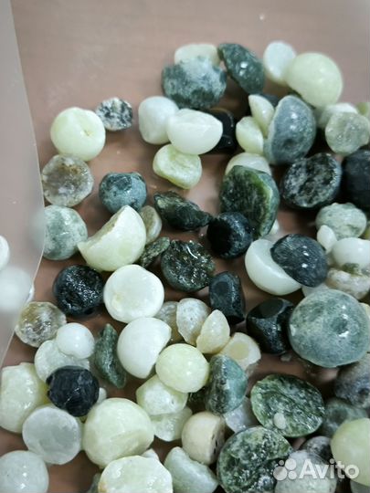 Нефрит 325 гр