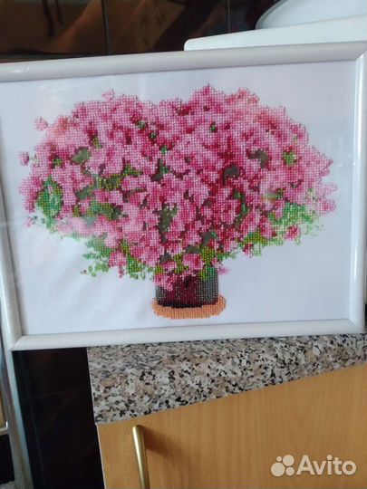 Картина вышита бисером
