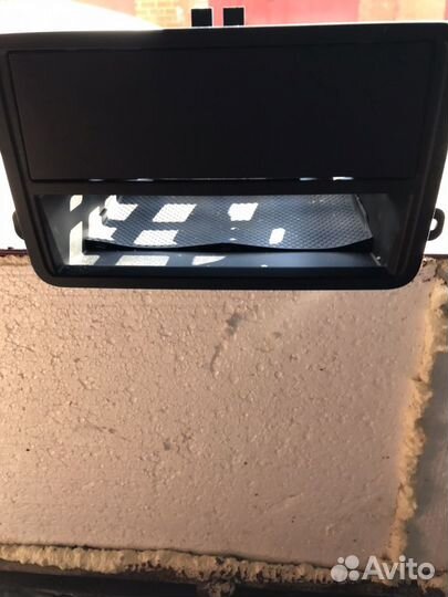 Блок для музыки на шкоду рапид