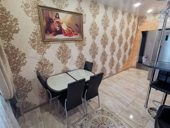 2-к. квартира, 72 м², 10/17 эт.