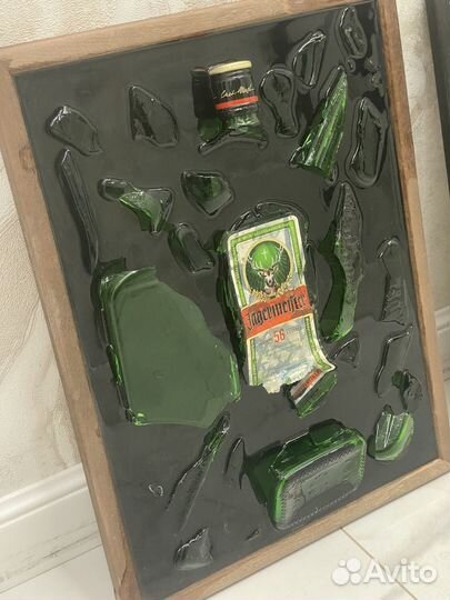 Картина из эпоксидной смолы с разбитой бутылкой