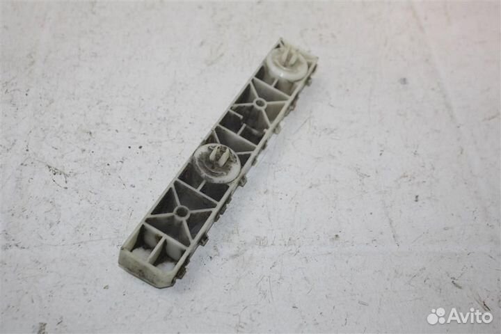 Крепеж переднего бампера правый Nissan Teana J32