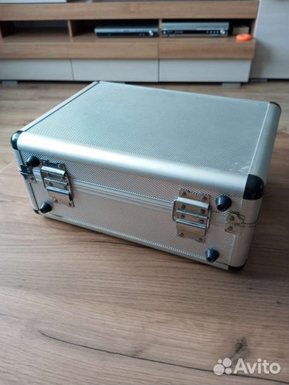 Алюминиевый ящик