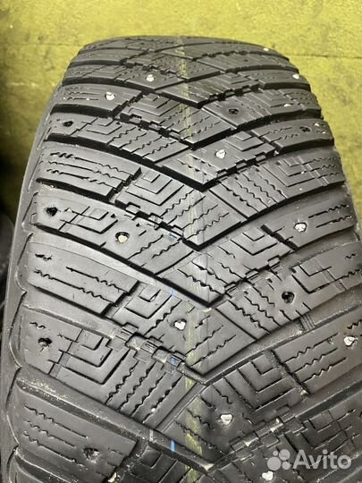 Goodyear UltraGrip Ice Arctic SUV 235/65 R17 108T