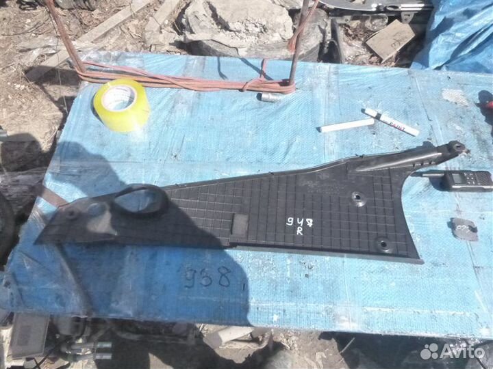 Декоративная крышка двс правая Lexus Ls600Hl UVF46