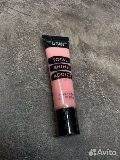 Блеск для губ Victoria's Secret Total Shine Addict
