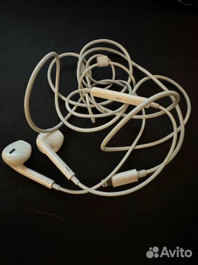Наушники Apple EarPods Lightning White