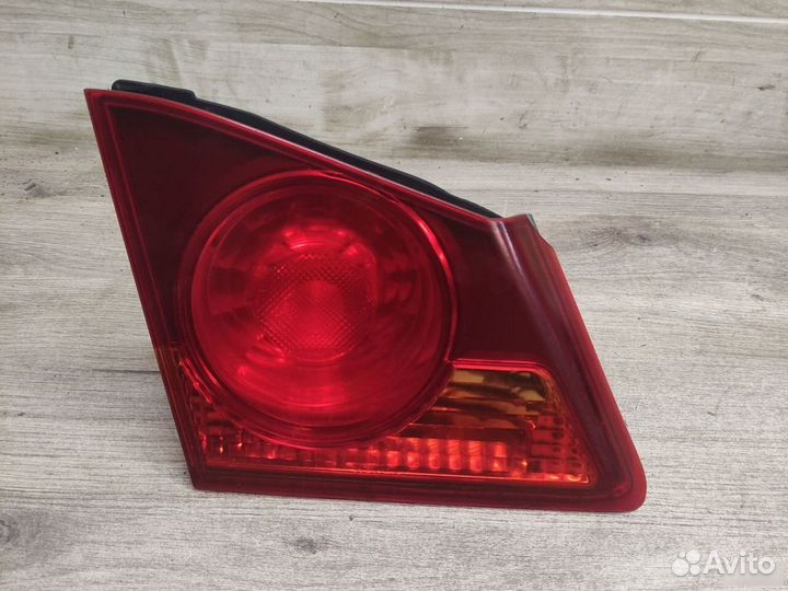Фонарь задний левый внутренний Honda civic 4D