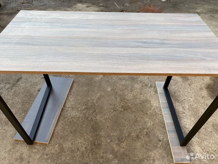 Компьютерный стол в стиле лофт