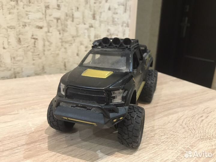 Внедорожник игрушка