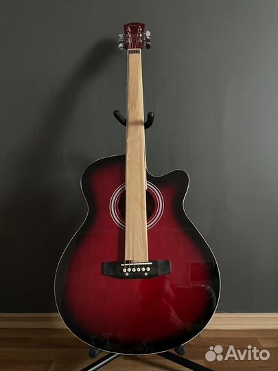 Красная акустическая гитара Elitaro