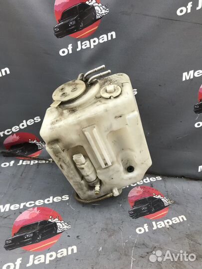 Бачок омывателя в сборе с моторчиком для w210