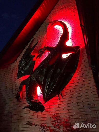 Огненный дракон-символ предстоящего года