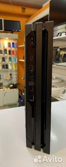 Sony PlayStation 4 Pro (1TB) (CUH-7208B)