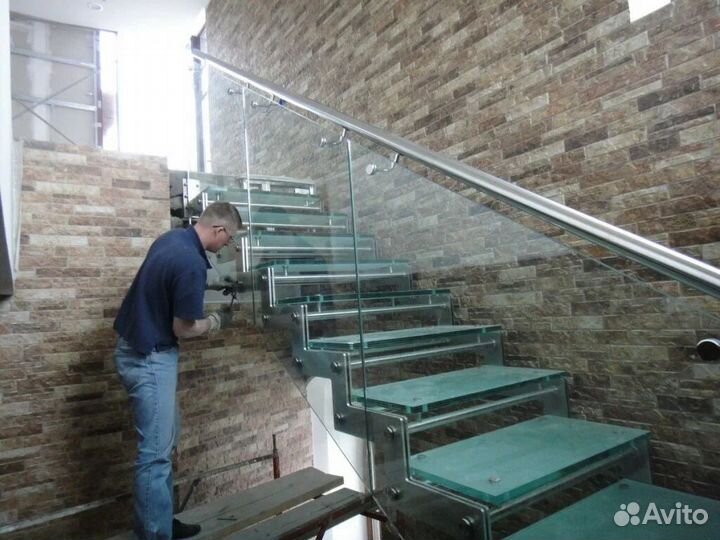 Стеклянные ограждения перил